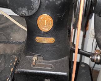 Singer Model New Family Treadle Sewing Machine third image