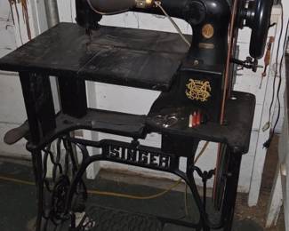 Singer Model New Family Treadle Sewing Machine second image