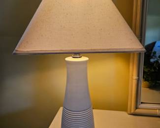 White ribbed ceramic table lamp second image