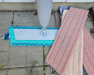 Norwex Spray Mop System with Microfiber Cloths second image