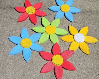 Wooden Hanging Flowers, in diameter