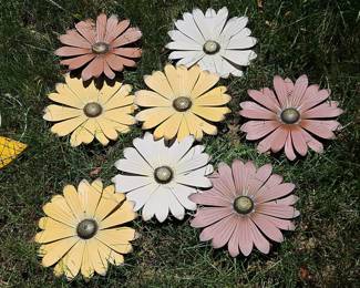 Metal Daisy Garden Sculptures Set