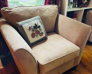 Over stuffed chair that matches couch and loveseat