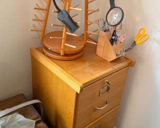 Thread holder