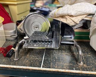 Meat slicer
