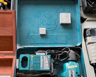 Akita cordless drill