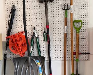 Yard tools snow shovel 
