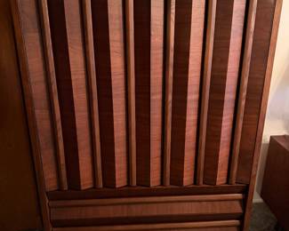 Mid-century chest of drawers
