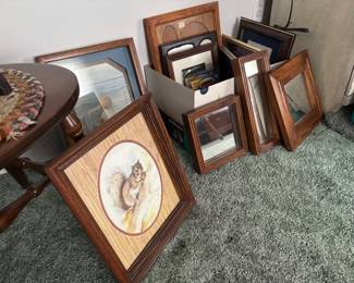 Wallhangings and framed mirrors