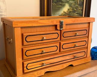 Jewelry box