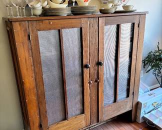 Pie storage safe