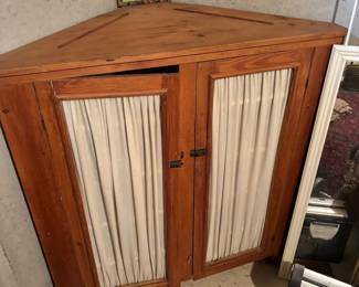 Corner cabinet waist height