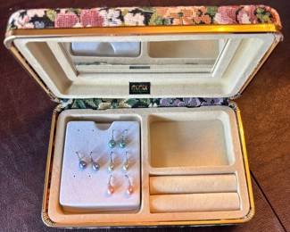 Travel jewelry box