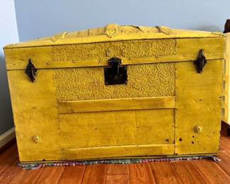 Metal trunk