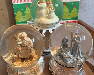 Snow globes 