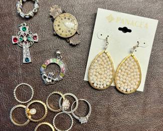 Costume jewelry 