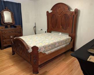 Antique Victorian Carved Bed - full size : $700 OBO