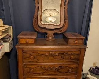 Antique Victorian Dresser with mirror Burled wood drawers : $450 OBO