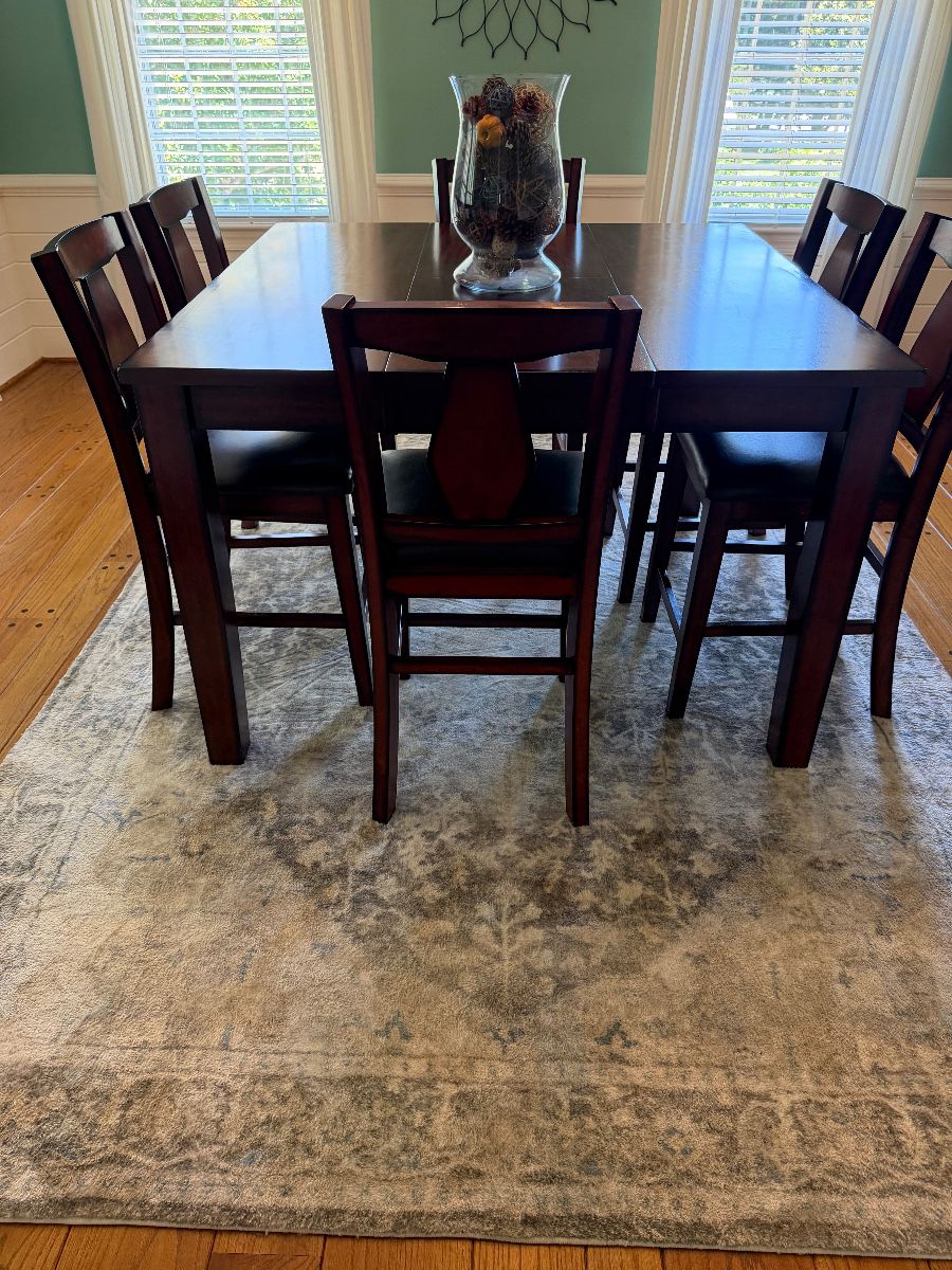 Tall Dr table & 6 chairs