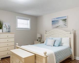 Queen bedroom set 