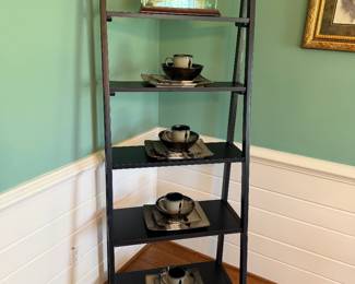 Corner shelf 