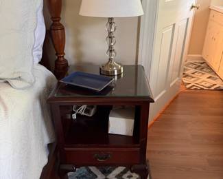Night stand mahogany 