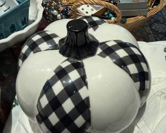 Ceramic pumpkin 