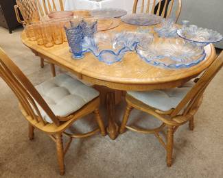 Oak Table w Pedestal 