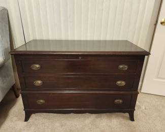 1943 Lane Blanket Chest