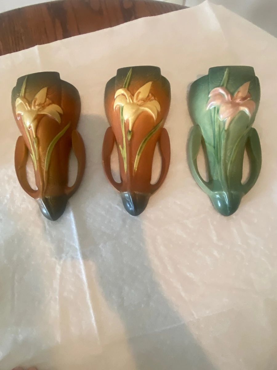 Roseville Zephyr Lily wall pockets