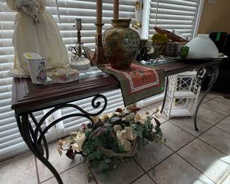 WOOD AND METAL SOFA TABLE