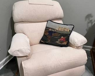 CREAM ROCKING RECLINER