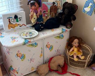 VINTAGE TOY BOX