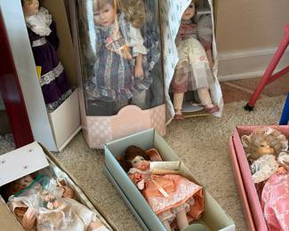 COLLECTIBLE DOLLS