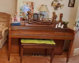 FREE Hudson spinet piano.