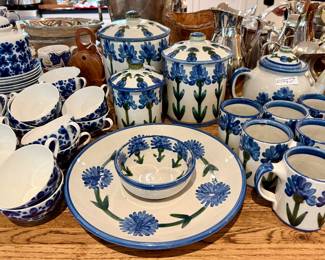 Louisville Stoneware "Chrysanthemum" Dish Set