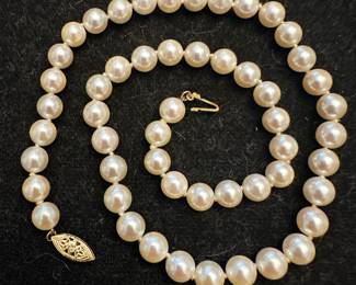 Luster Pearls with 14K Clasp