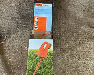 Black+Decker 20V MAX CORDLESS Lithium Ion 18-inch Hedge Trimmer