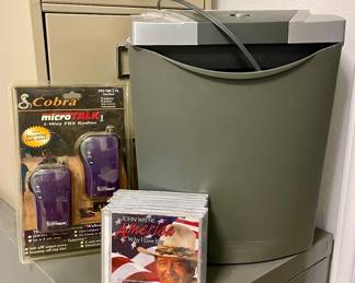 PAPER SHREDDER, JOHN WAYNE CD’S