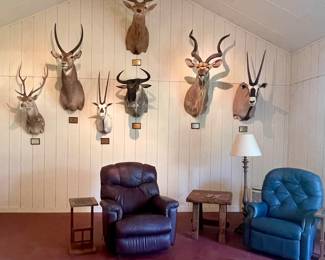 BIG GAME ROOM-RECLINERS, ACCENT TABLES, FLOOR LAMP