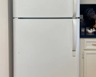 FRIGIDAIRE REFRIGERATOR