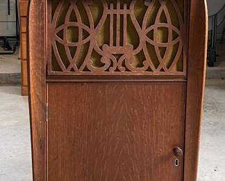 ANTIQUE RECORD PLAYER CABINET