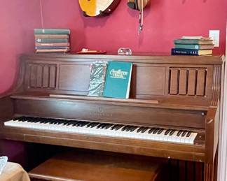 STORY & CLARK PIANO