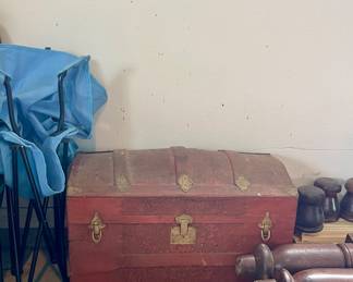 ANTIQUE TRUNK
