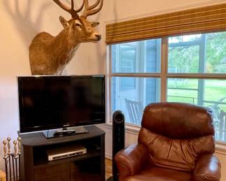 LA-Z-BOY RECLINER, SAMSUNG TV, RED STAG DEER MOUNT