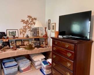 KINCAID CHEST OF DRAWERS, PANASONIC TV