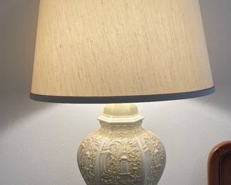 CHINESE STYLE GINGER JAR LAMP (HAVE A PAIR)