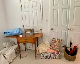 SINGER SEWING MACHINE, LINENS