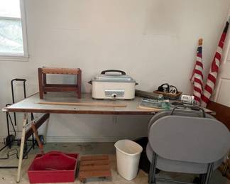 TABLE, VINTAGE ROASTER, TV TRAYS ON STAND, FLAGS