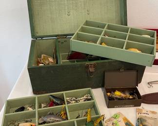 VINTAGE WOOD TACKLE BOX, VINTAGE LURES